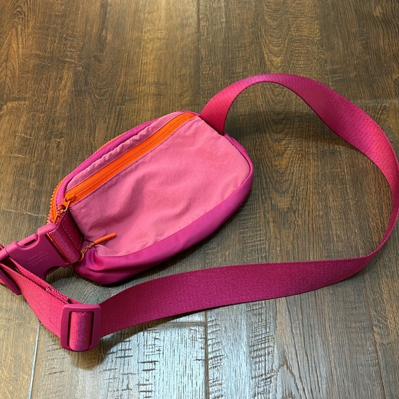 Lululemon Belt Bag 1L - Picture 3 of 3